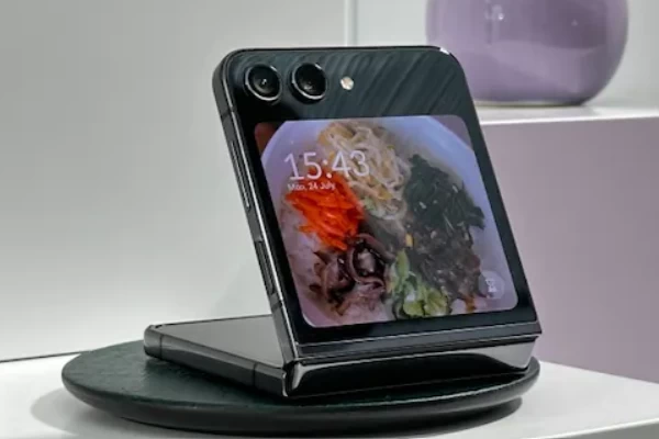 Samsung Galaxy Z Flip 6 буде із подвійною камерою та знайомим дизайном